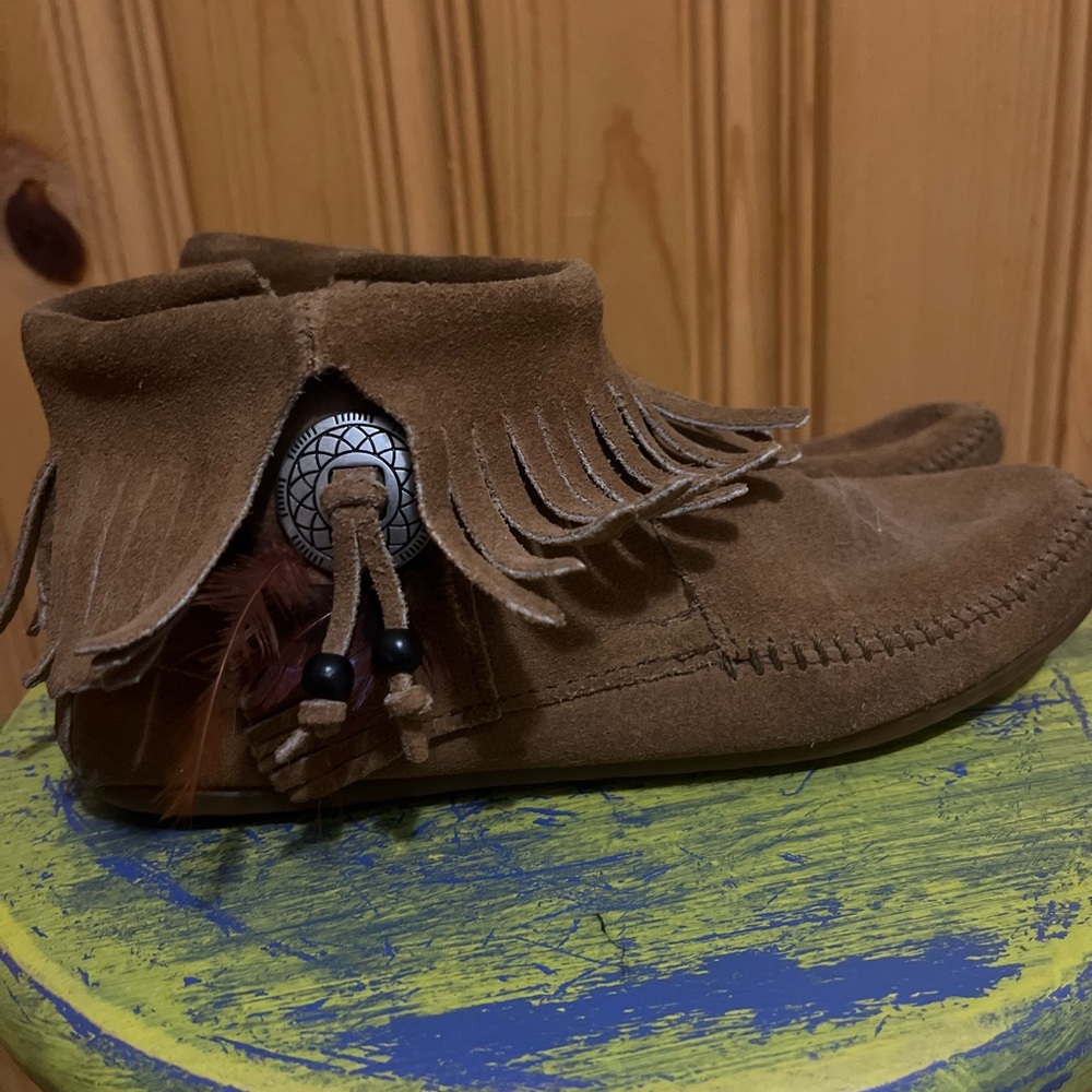 Minnetonka Tan Suede Fringe Ankle Booties